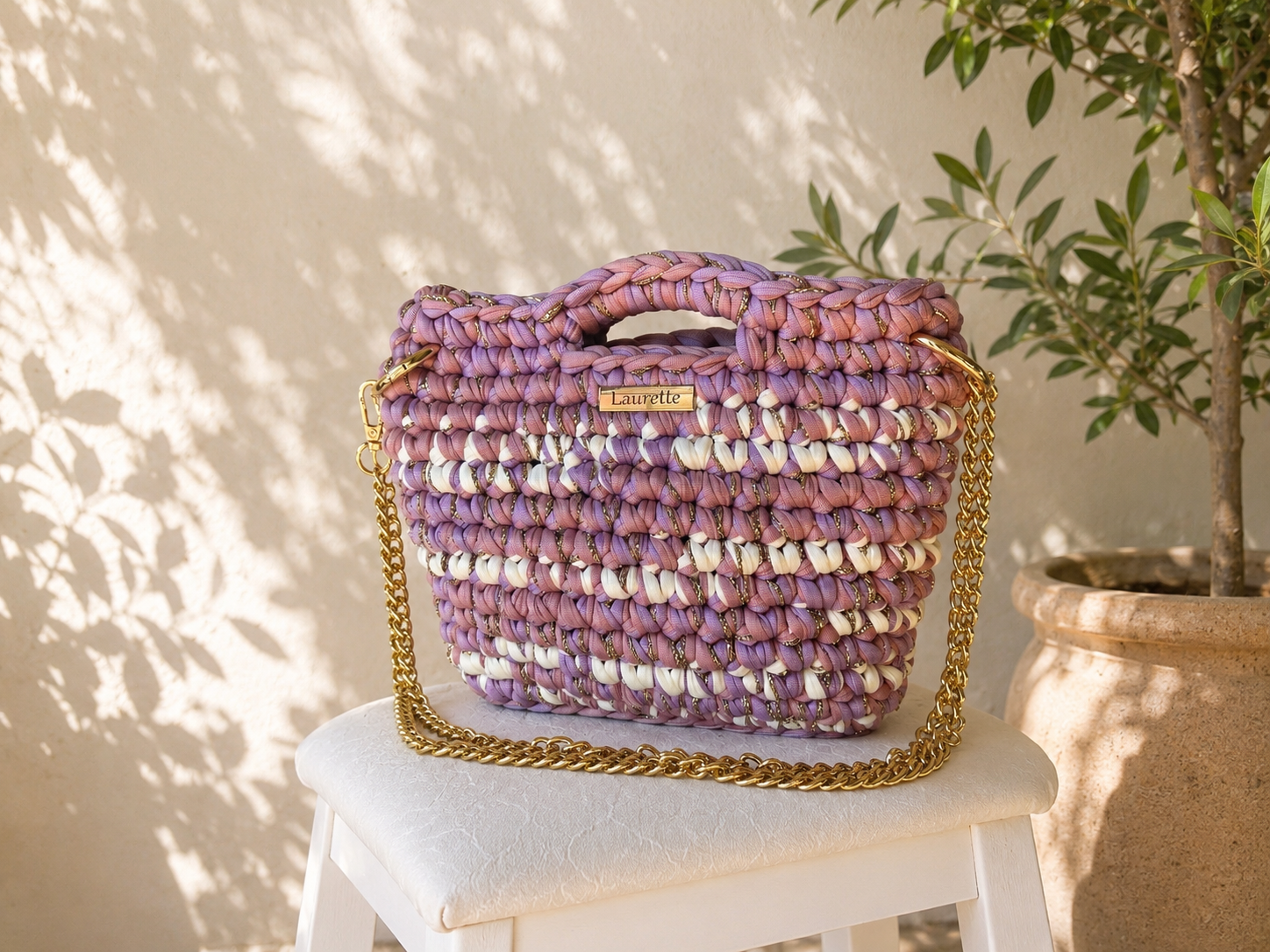 Sac Laurette devant un olivier